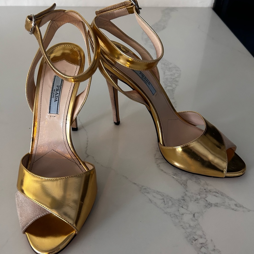Cream and gold Prada heels, size 39 EU (fit 8.5 perfectly.)